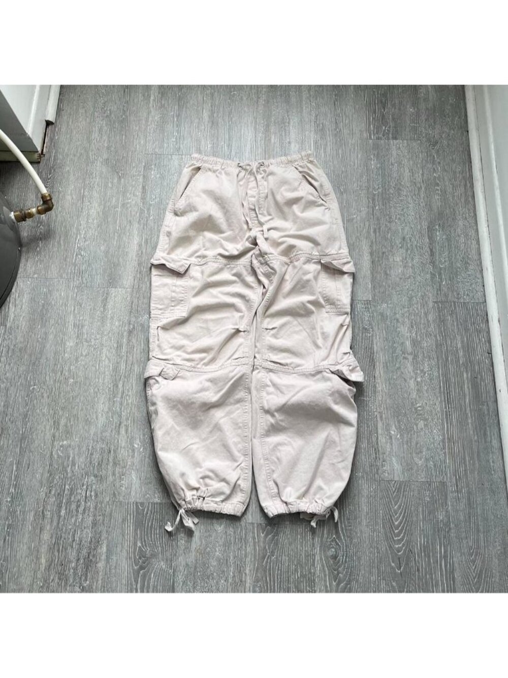 Beige / Cream “Refuge” Relaxed Fit Cargo Pants (Tagged Women’s S)